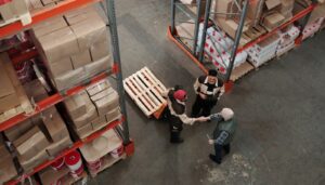 advantages and disadvantages of wholesale shopping